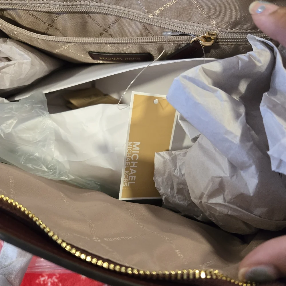 Michael Kors Avril Extra-Large Leather and Suede Tote Bag Red - Picture 10 of 12